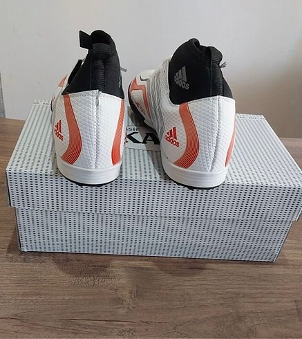 39 Beden beyaz Renk Halı saha adidas krampon