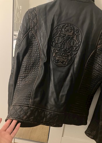 Kuru kafa işlemeli 
Kadın Deri Ceket - Derimod - Görsel 4