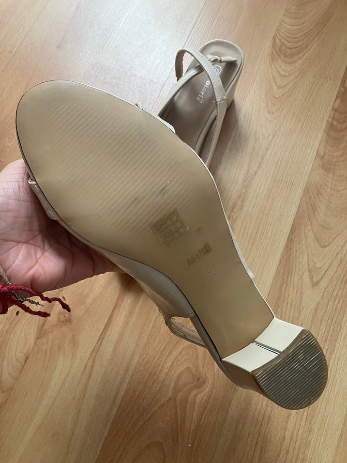 Tokalı Bej kalın topuk Ayakkabı - Görsel 3