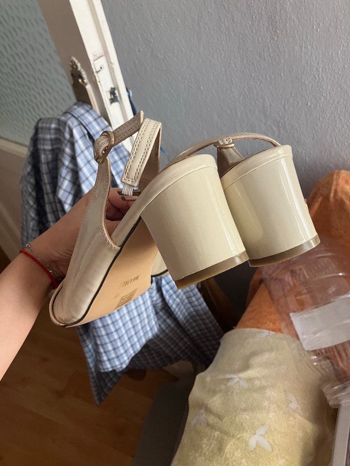 Tokalı Bej kalın topuk Ayakkabı - Görsel 4