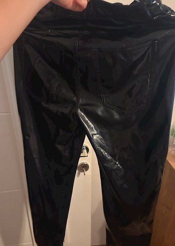 Pull and Bear Parlak Siyah Deri Kadın Pantolon