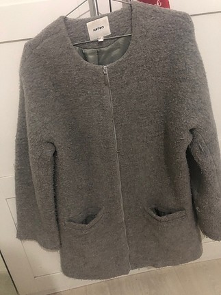 Ceket gri bershka degildir