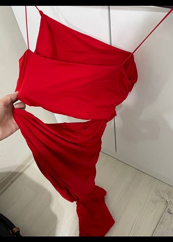 Uzun, Drapeli Kırmızı Straplez Elbise - Görsel 2