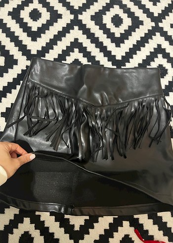 Püsküllü Siyah Deri Mini Etek - Görsel 3