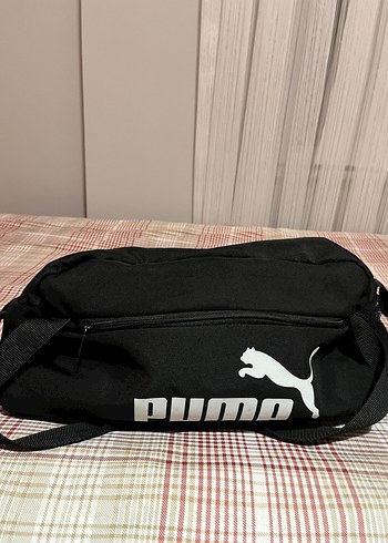 Siyah Puma Spor Çantası Fermuarlı