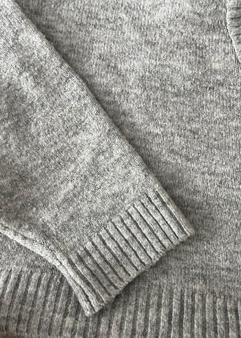 Gri V Yakalı Kadın Triko Kazak - Görsel 3