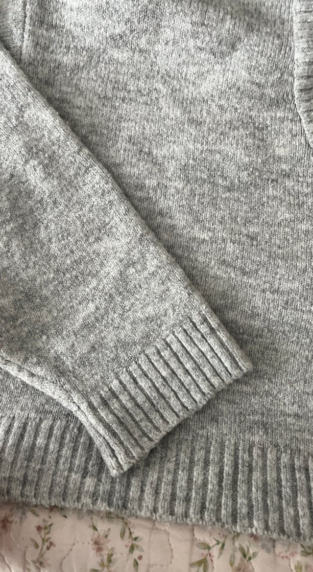 Gri V Yakalı Kadın Triko Kazak - Görsel 3