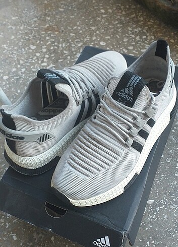 Adidas Orijinal kutusuyla birlikte spor ayakkabi