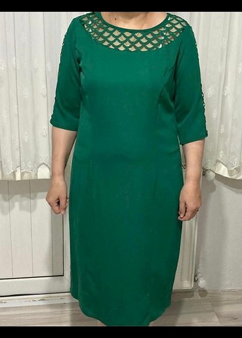 Yeşil Dantel Detaylı Midi Kalem Elbise