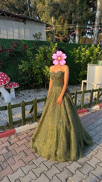 Haki yeşili parıltılı abiye
