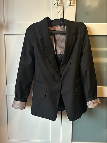 Bershka Bele oturan kesim siyah blazer