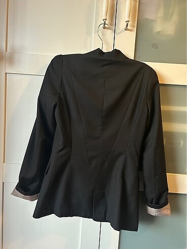 s Beden Bele oturan kesim siyah blazer