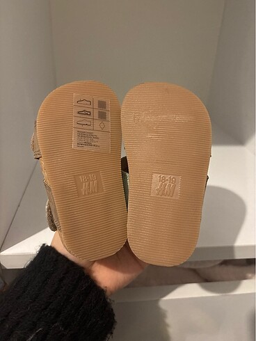 19 Beden H&M SANDALET