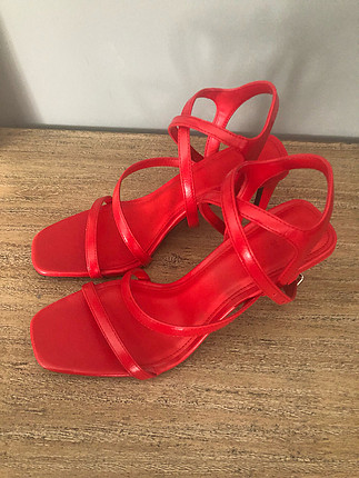 Bershka Bershka kırmızı çok zarif sandalet hiç giyilmedi