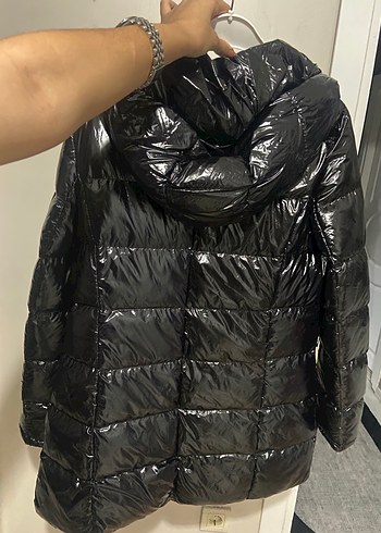 Zara Kadın Siyah Parlak Kısa Mont