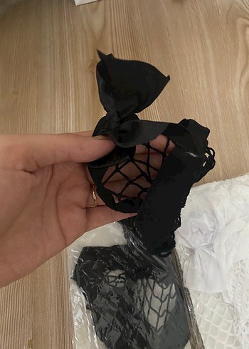 Dantel Detaylı Siyah ve Beyaz File Çorap - Görsel 4