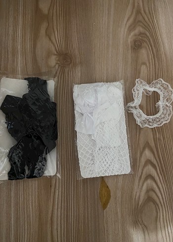 Dantel Detaylı Siyah ve Beyaz File Çorap - Görsel 3