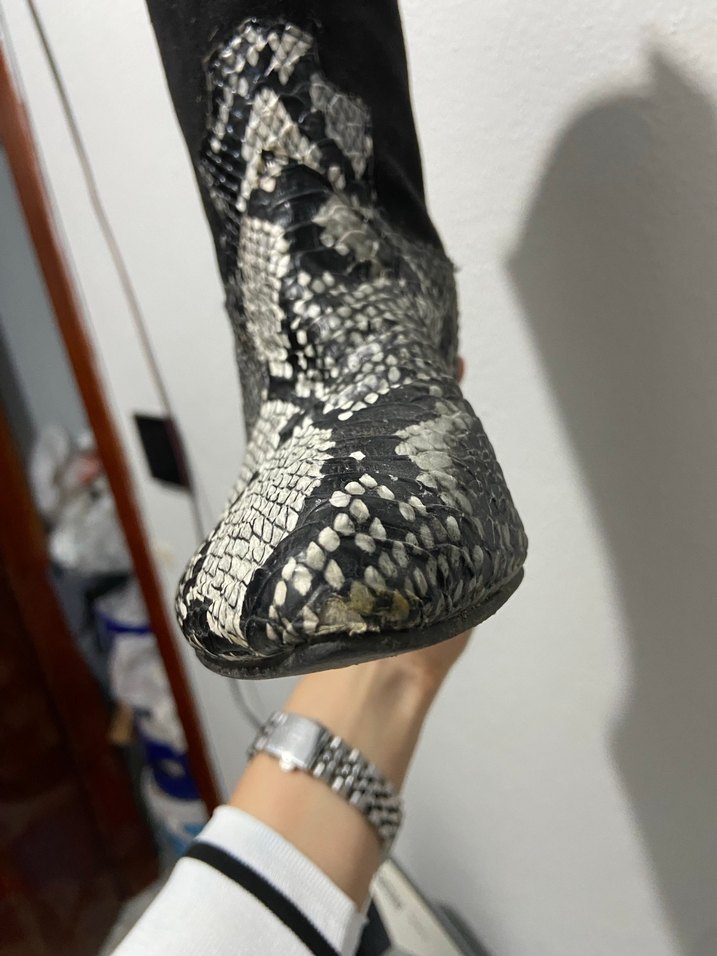 Gri Yılan Desenli Deri Kemerli Kadın Bot - Görsel 2