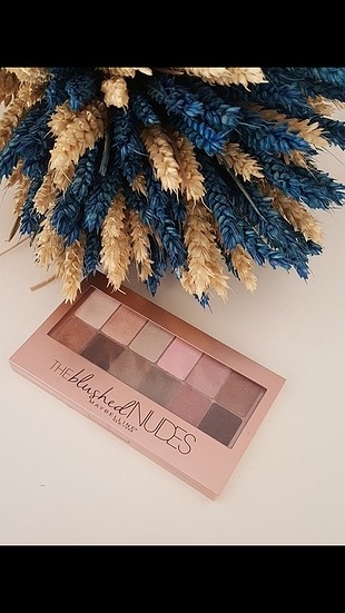 maybellime the blushed nudes far paleti