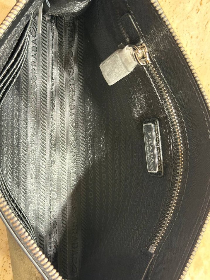 Prada Saffiano Leather Clutch — görsel 4/5