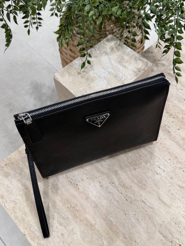 Prada Saffiano Leather Clutch — görsel 2/5