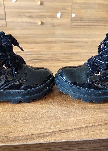 Kız Çocuk Siyah Lastik Tokalı Bot - Görsel 3