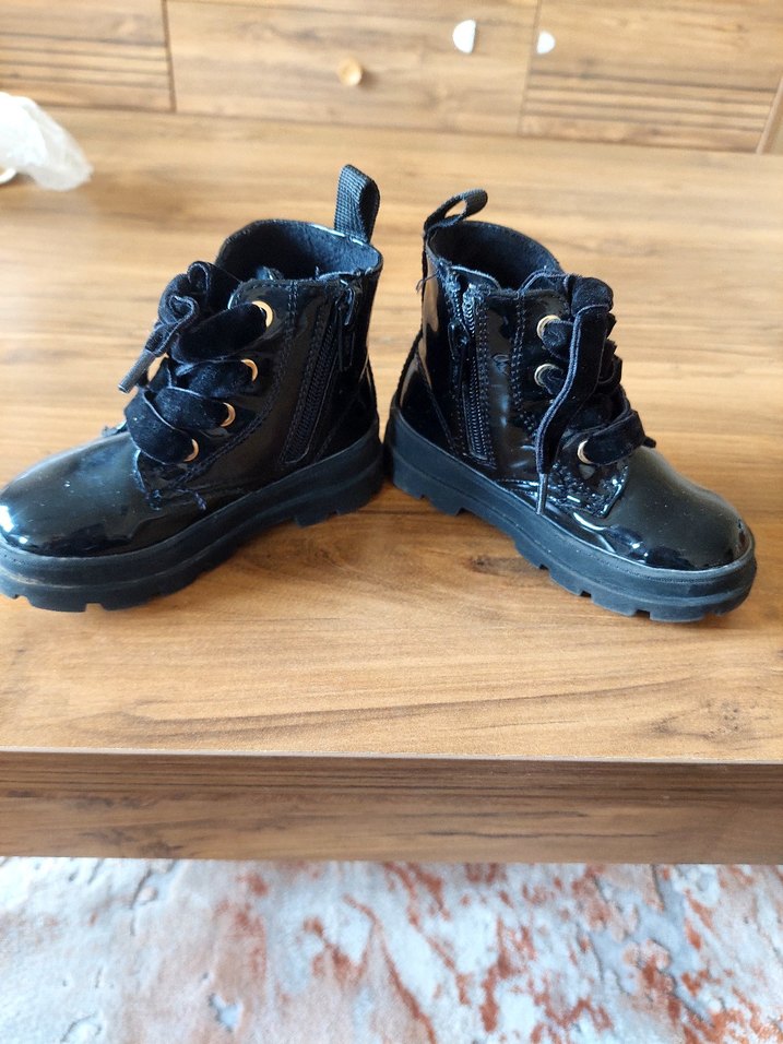 Kız Çocuk Siyah Lastik Tokalı Bot - Görsel 2