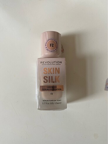 Revolution skin silk fondoten