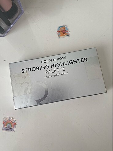 Golden Rose strobing highlighter paleti