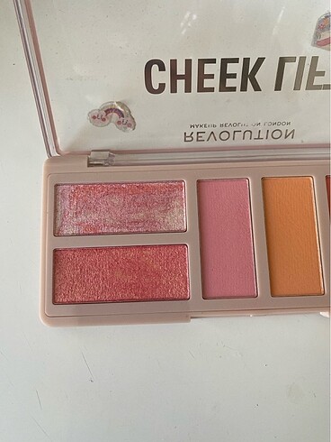 Beden Renk Revolution cheek lift