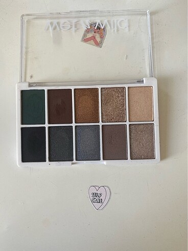 Beden Wet n wild lights off