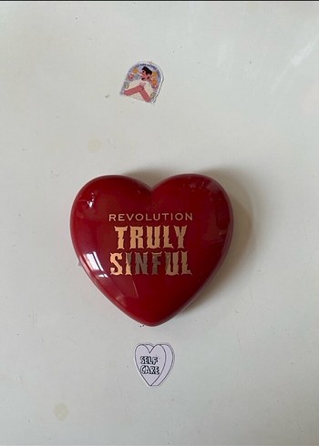 Beden Renk Revolution Truly Sinful far paleti/allık