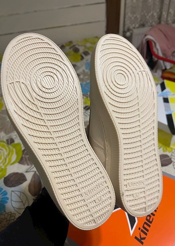 Kadın Beyaz Suni Kürklü Spor Dolgu Topuk Bot - Görsel 4