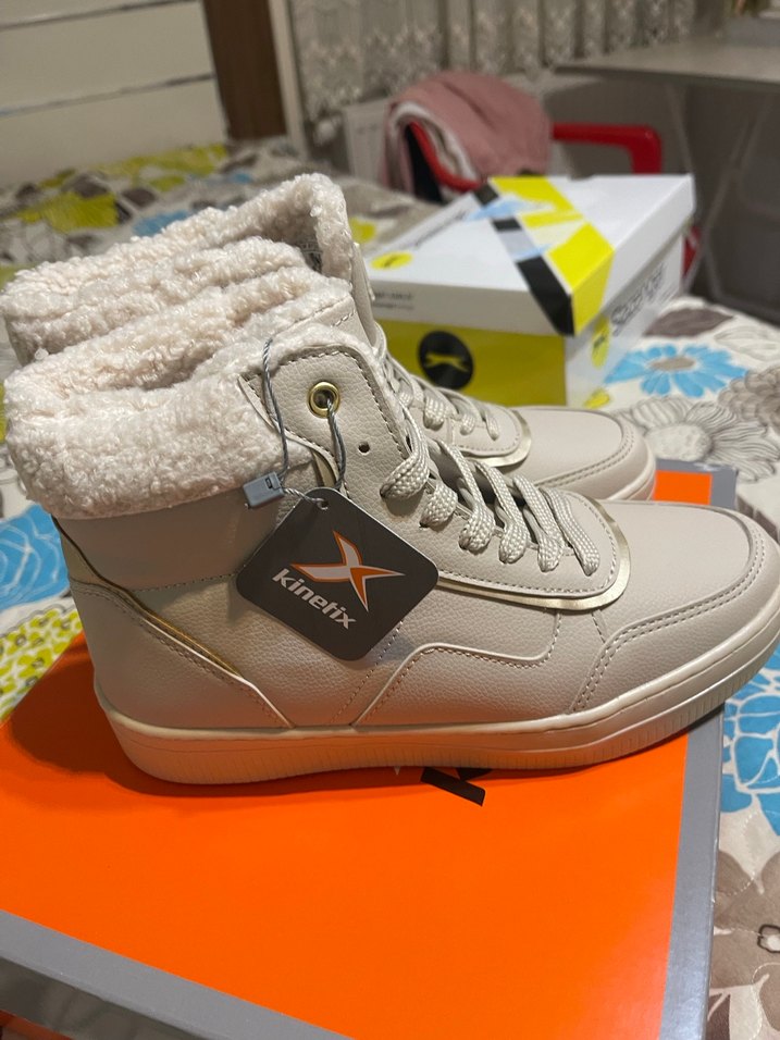 Kadın Beyaz Suni Kürklü Spor Dolgu Topuk Bot - Görsel 3