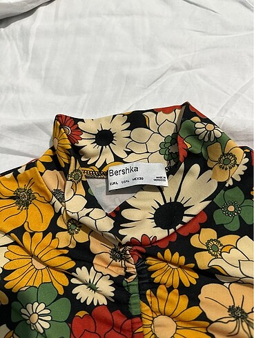 l Beden altın Renk Bershka çiçek desenli bluz