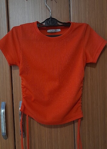 CROP BÜZGÜLÜ BLUZ