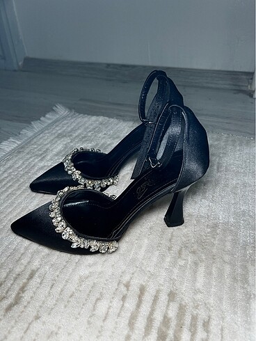 36 Beden Taşlı Stiletto