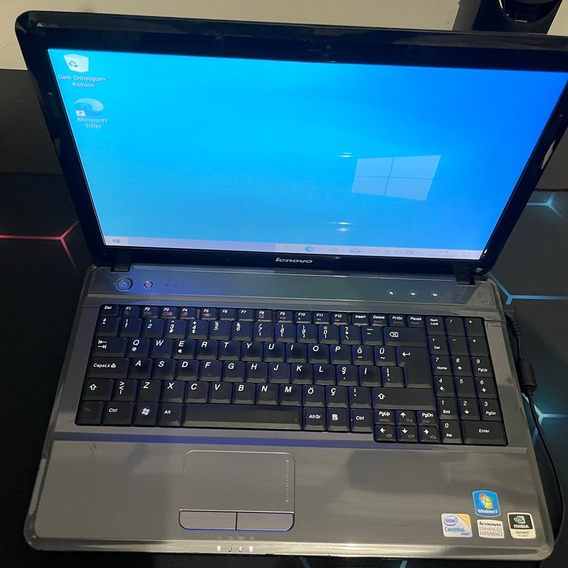 Lenovo Laptop - Görsel 2