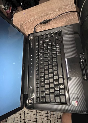 Toshiba Satellite Laptop - Görsel 2