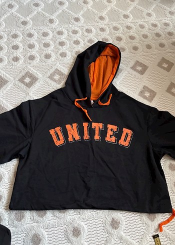 Siyah Kapüşonlu Kadın  crop Sweatshirt - Görsel 2