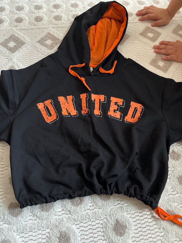 Siyah Kapüşonlu Kadın  crop Sweatshirt - Görsel 3