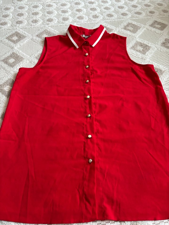 Kolsuz Düğmeli Kırmızı Kadın Gömlek - Görsel 2