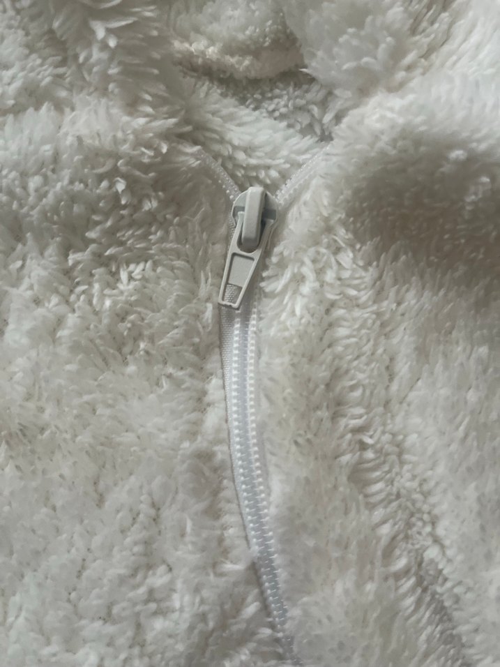 Kapüşonlu Beyaz Kürklü Bebek Tulumu - Görsel 3