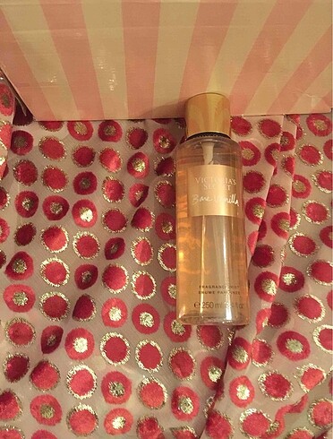 Victoria s Secret Bare Vanilla Vücut Spreyi