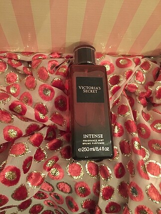 Victoria's Secret Intense Fragrance Mist 250 ml Vücut Spreyi