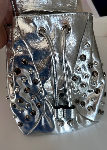 Gri Parlak Zincir Detaylı Rock Punk Sırt Çantası - Görsel 5