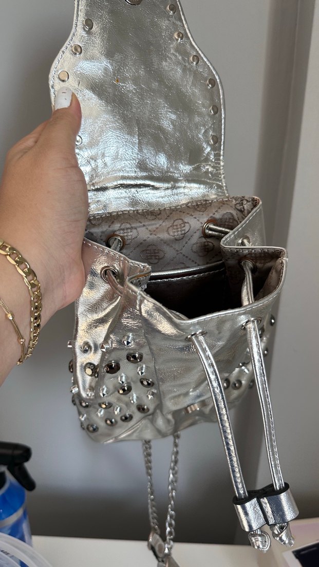 Gri Parlak Zincir Detaylı Rock Punk Sırt Çantası - Görsel 4