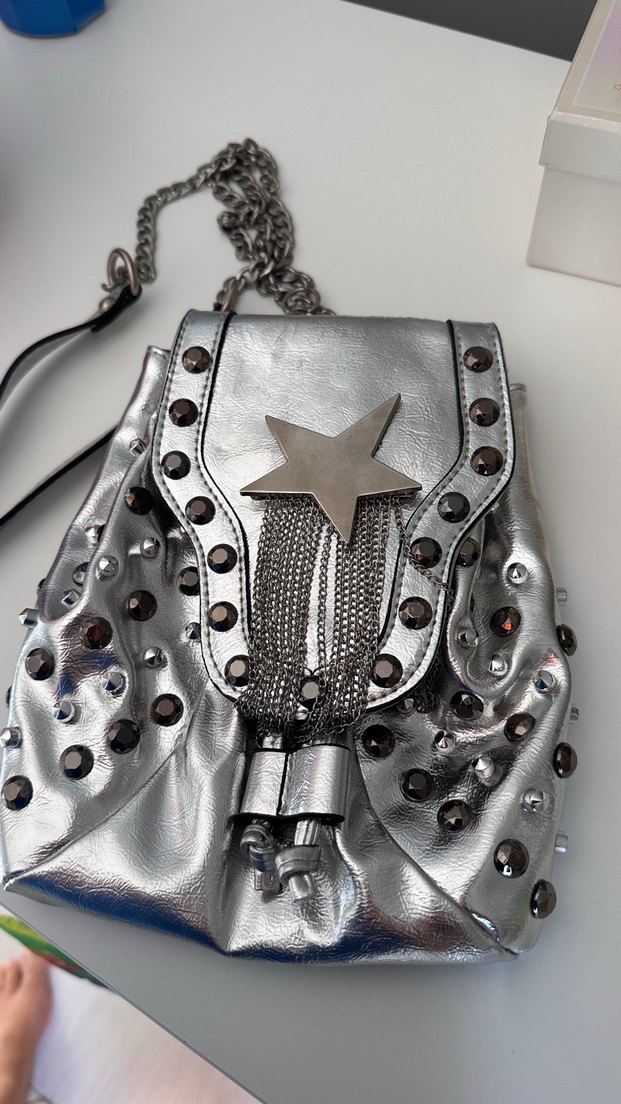 Gri Parlak Zincir Detaylı Rock Punk Sırt Çantası - Görsel 3