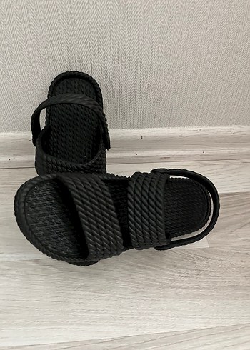 41 Beden Siyah Elastik Bantlı Platform Kadın Sandalet