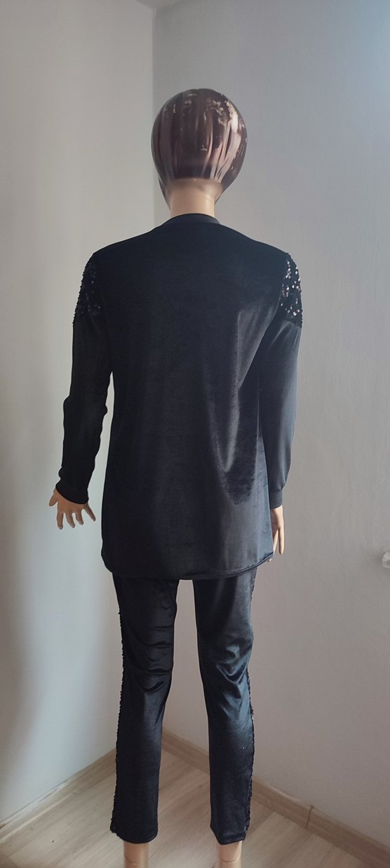 Pullu Siyah Kadife Eşofman Takımı - Görsel 2